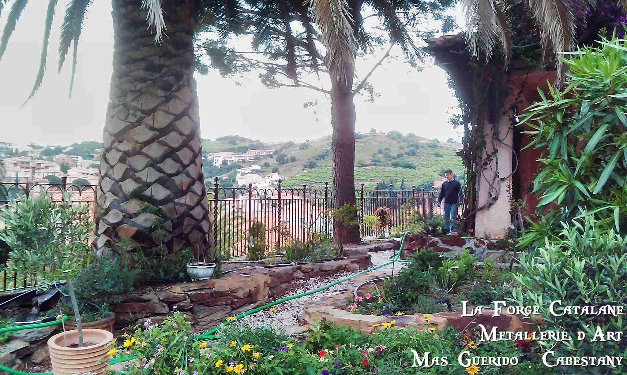 cloture barreaux torsade frise demi cercles boules de finition  forge catalane 3.jpg